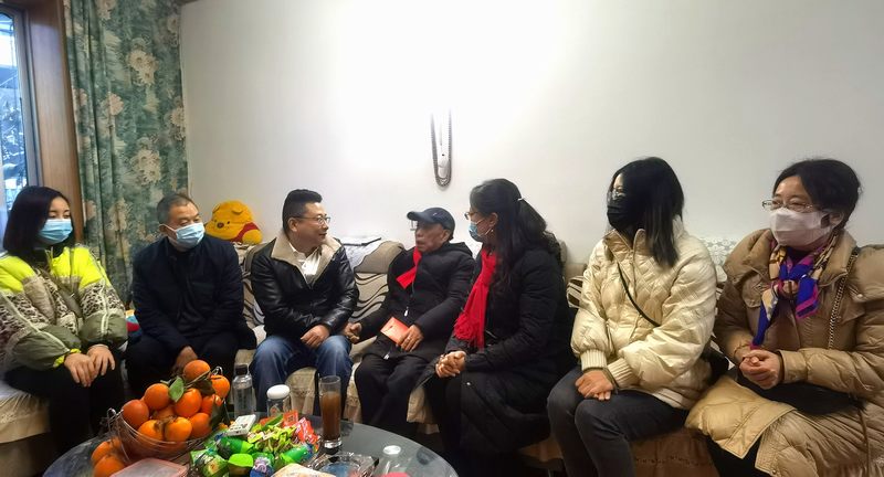 工程局公司开展春节走访慰问离退休老干部及困难职工活动