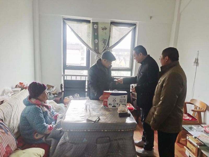 基础分公司深入困难职工家庭开展春节慰问活动