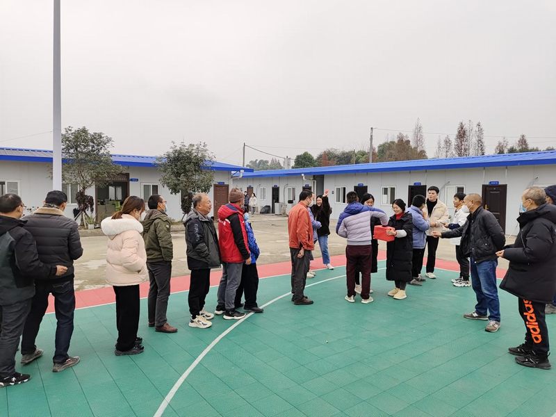 虎渡溪项目部开展元旦节职工慰问活动