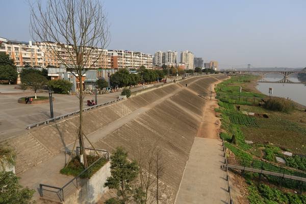 资阳市沱江防洪堤