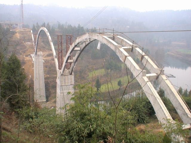 阆中市赵家湾坡槽吊装