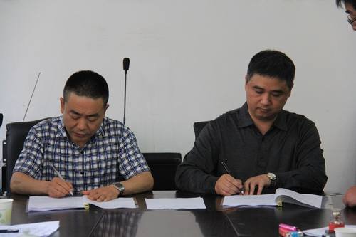 邬清富、董蜀良出席蟠龙湖水库施工合同签字仪式