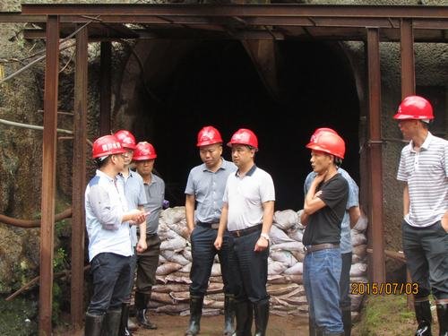 邬清富一行到铜头工地视察