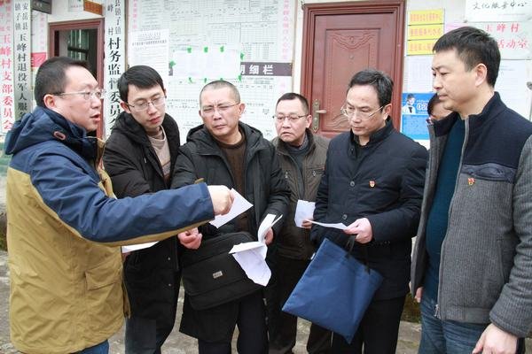 工程局开展脱贫攻坚结对帮扶入户走访慰问活动