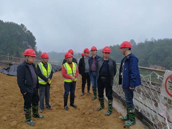 代勇一行深入土地滩水库工程施工现场检查指导工作