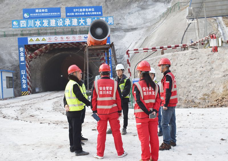 建设公司亭子口Ⅰ标段项目部抢抓施工季掀起大干快干施工热潮