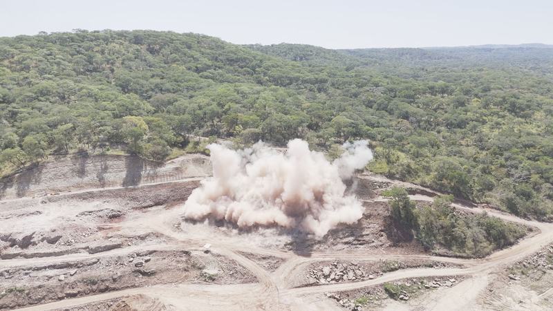 公司承建的坦桑尼亚马拉加斯水电站石方首爆成功