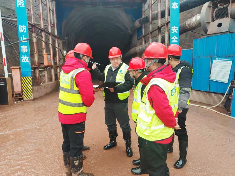 罗雪总经理带队赴向家坝一期二步Ⅴ标检查指导工作
