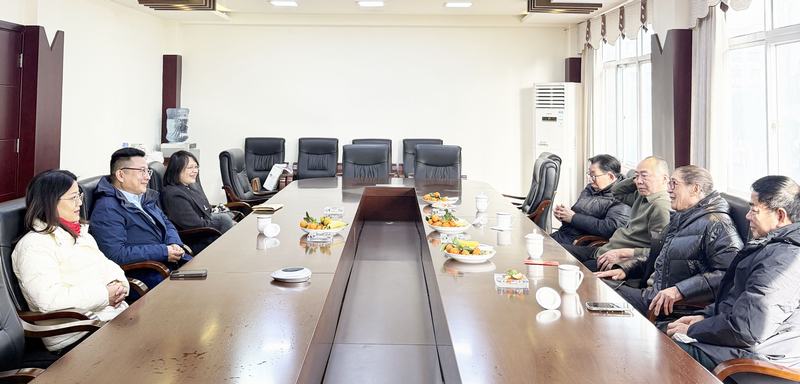 公司开展2026年新春走访慰问老干部