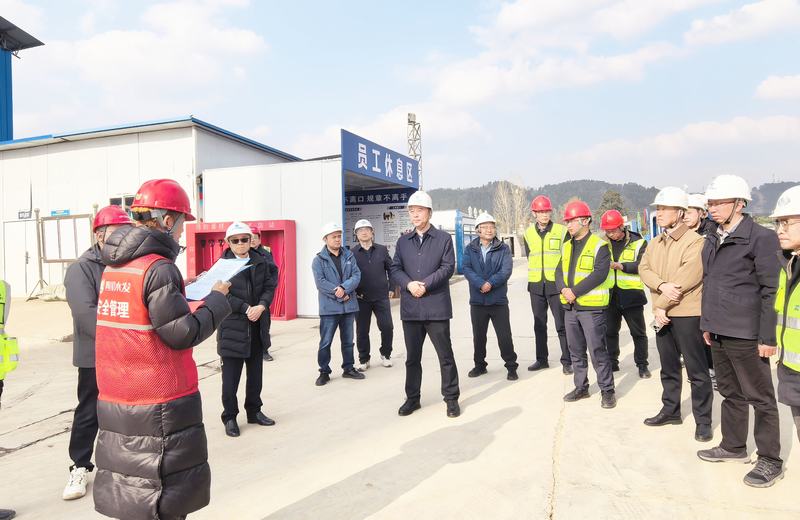 集团领导尹晓东赴亭子口灌区一期工程项目慰问一线职工并检查指导工作